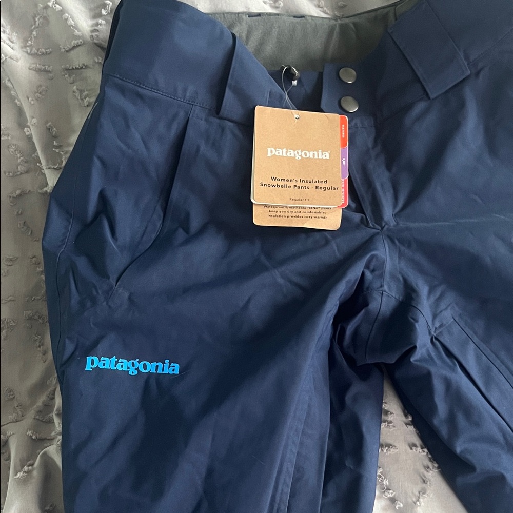 NWT Patagonia women’s insulated snowbelle pants- regular